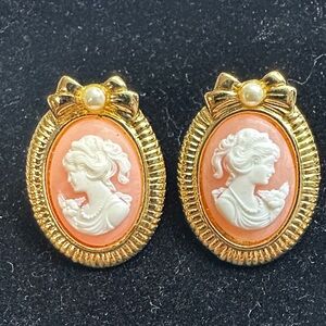 274- Avon Gold-Tone Coral Resin Cameo Bow Stud Earrings